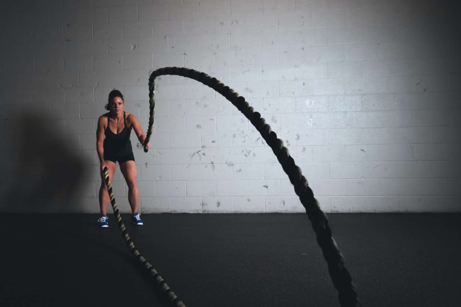 VGL Fitness Anabolic Steroids UK, Woman training on Ropes